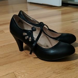 Black Mary Jane Pumps Chase + Chloe Size 9